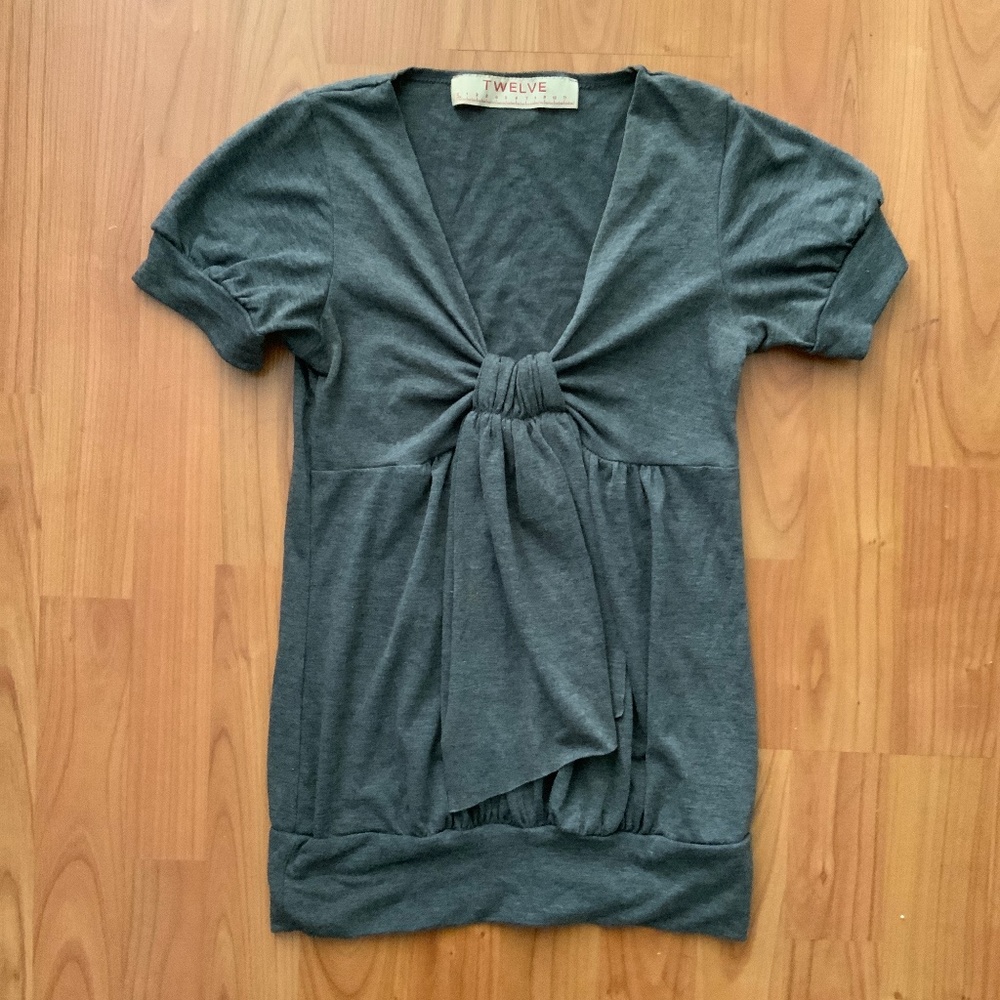 CUTE Stretchy top.